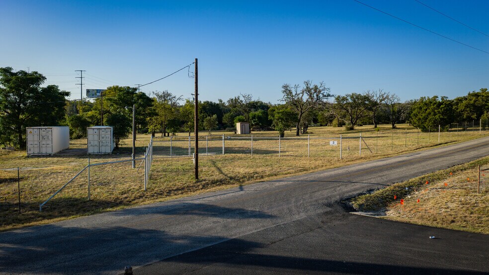 More Photos Of 3 Holiday Rd, Comfort Land For Lease