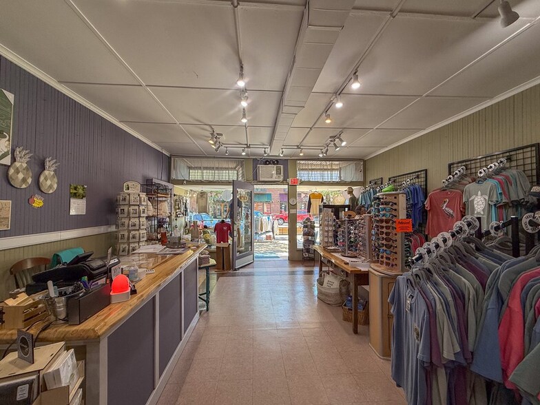 More Photos Of 307 Mason Ave, Cape Charles Office For Sale