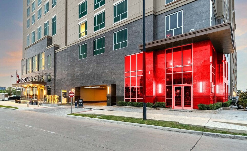 More Photos Of 7118 Bertner Ave, Houston Hotel For Lease