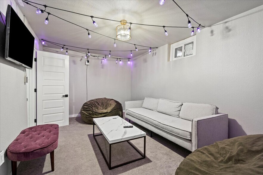 More Photos Of 2722 Central Ave, Cheyenne Light Distribution For Sale