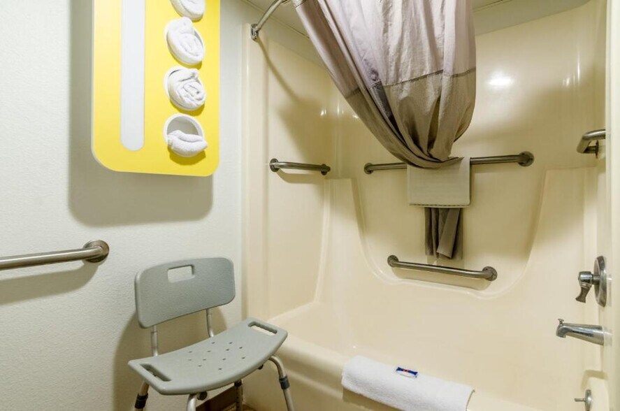 More Photos Of 4817 S Lincoln Ave, York Hotel For Sale