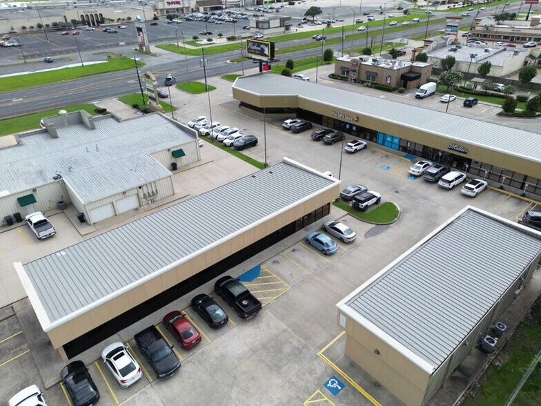More Photos Of 3316 Highway 365, Nederland General Retail For Sale
