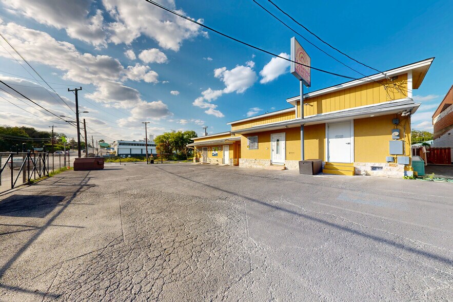 More Photos Of 1222 Fredericksburg Rd, San Antonio Daycare Center For Sale