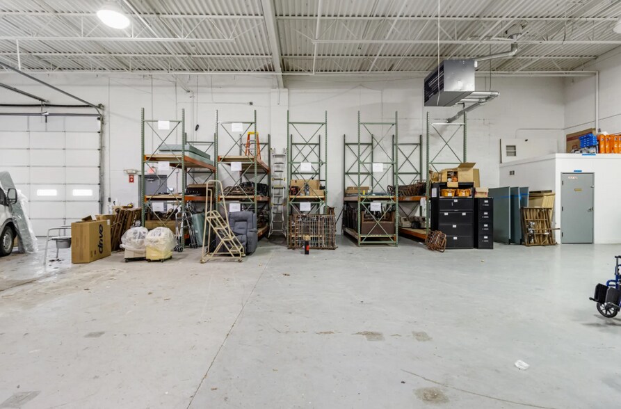 More Photos Of 23370 Commerce Dr, Farmington Hills Light Manufacturing For Lease
