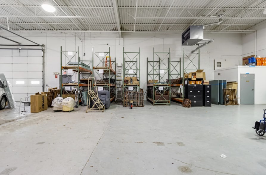 More Photos Of 23370 Commerce Dr, Farmington Hills Light Manufacturing For Lease