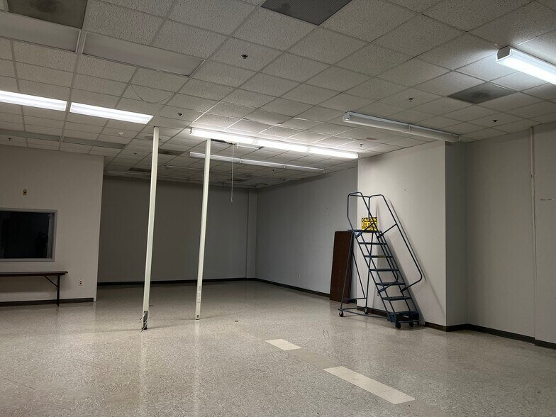 More Photos Of 11350 Technology Cir, Duluth Light Manufacturing For Sale