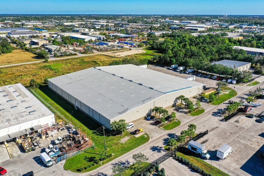 More Photos Of 3991 Sivan Rd, Fort Myers Distribution For Lease