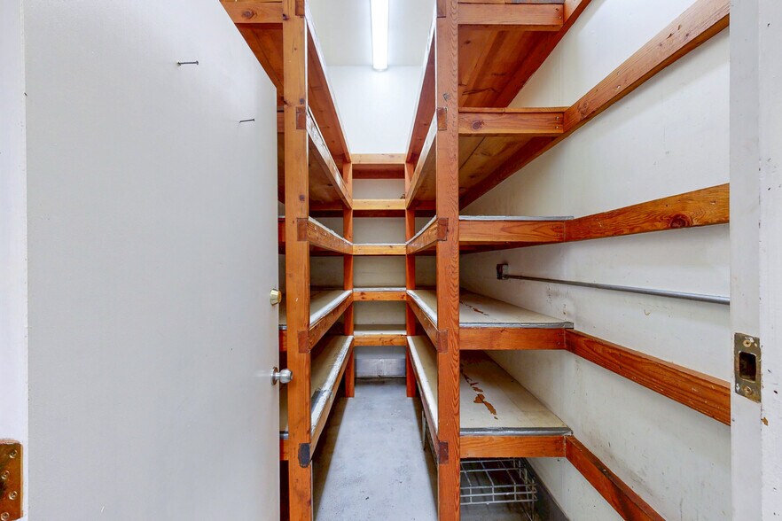 More Photos Of 5862-5872 Doyle St, Emeryville Restaurant For Sale