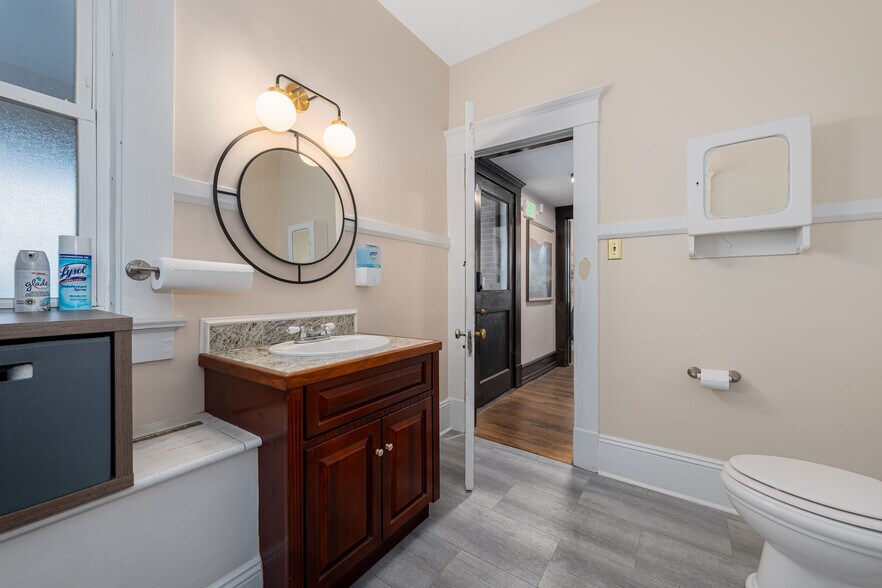 More Photos Of 114 E Unaka Ave, Johnson City Office Residential For Sale
