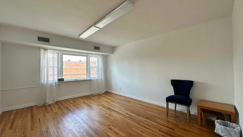 More Photos Of 501-509 Hicksville Rd, Massapequa Loft Creative Space For Lease