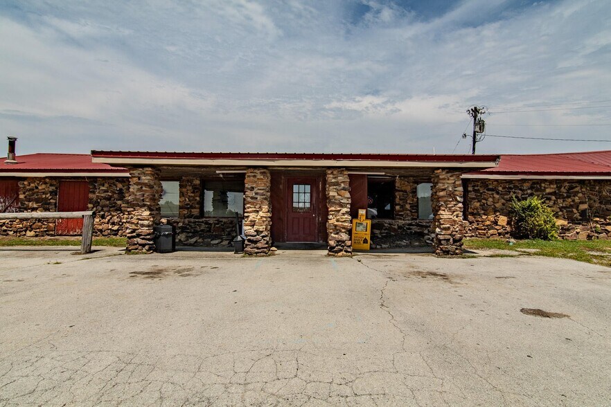 More Photos Of 18400 E B Hwy, Sheldon Flex For Sale