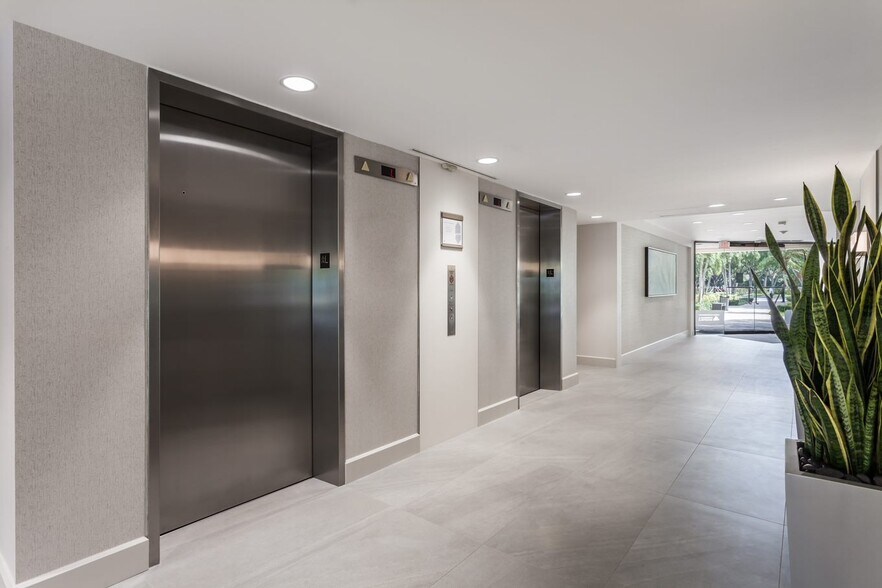 More Photos Of 3440 Hollywood Blvd, Hollywood Unknown For Lease