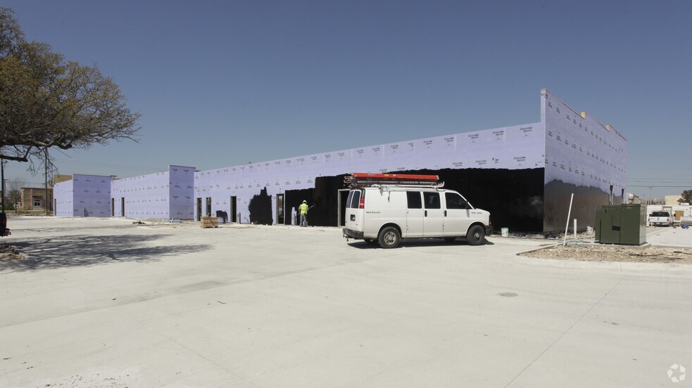 More Photos Of 1500 E Whitestone Blvd, Cedar Park Storefront For Lease