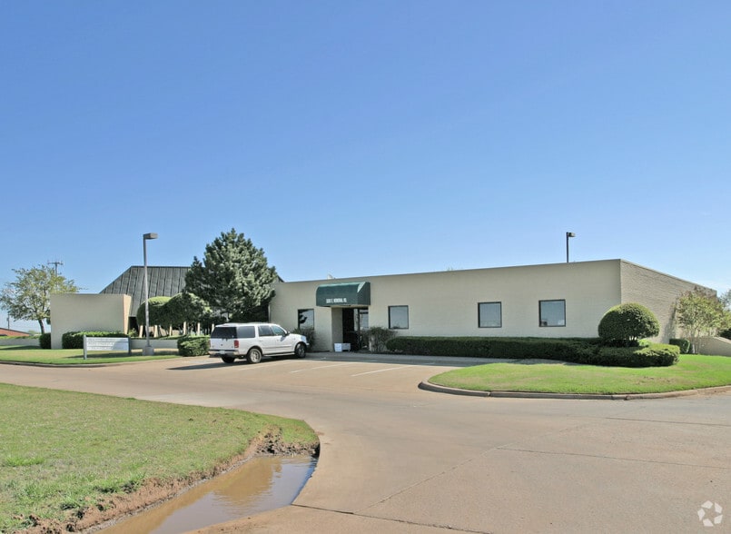 More Photos Of 3200 E Memorial Rd, Edmond Medical For Sale