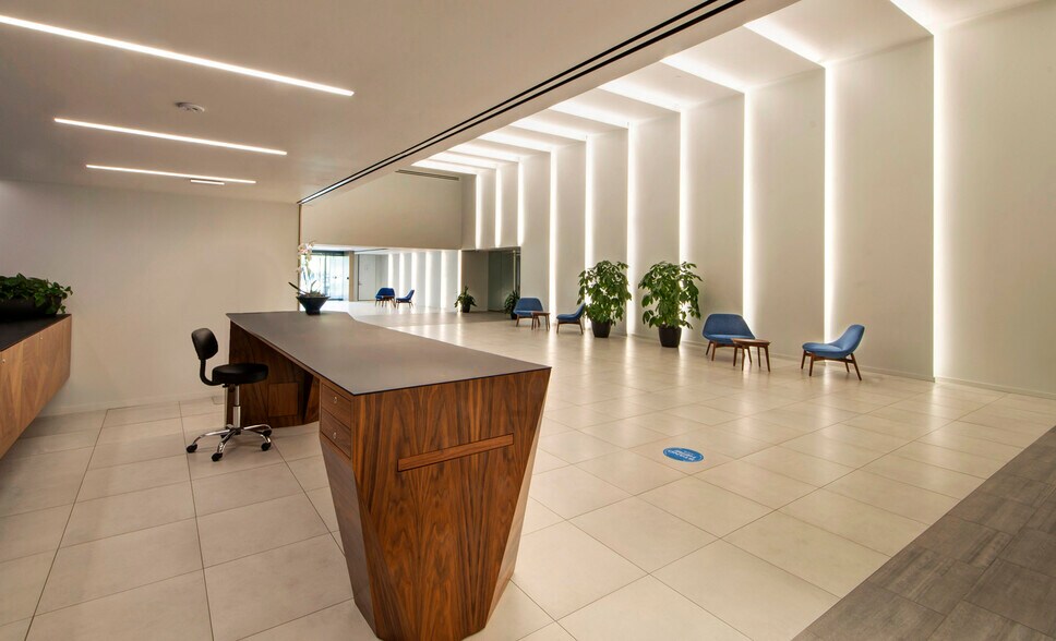 More Photos Of 1676 International Dr, McLean Office For Lease