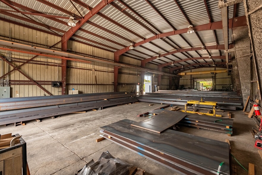 More Photos Of 2250 NW 77th Ter, Miami Warehouse For Lease