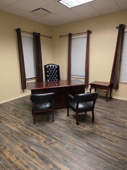 More Photos Of 5334 Primrose Lake Cir, Tampa Office For Lease