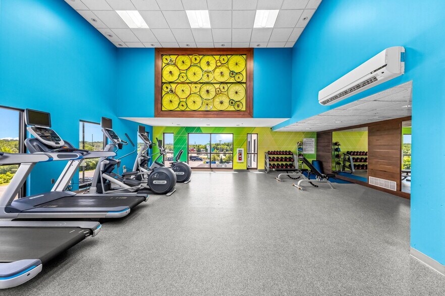 More Photos Of 400 7th North St, Liverpool Hotel For Sale