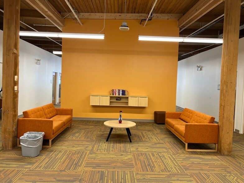 More Photos Of 1900 S Western Ave, Chicago Showroom For Lease