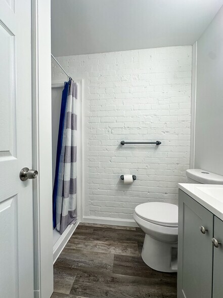 More Photos Of 300 Wilson Ave, Wakefield Sussex Self Storage For Sale