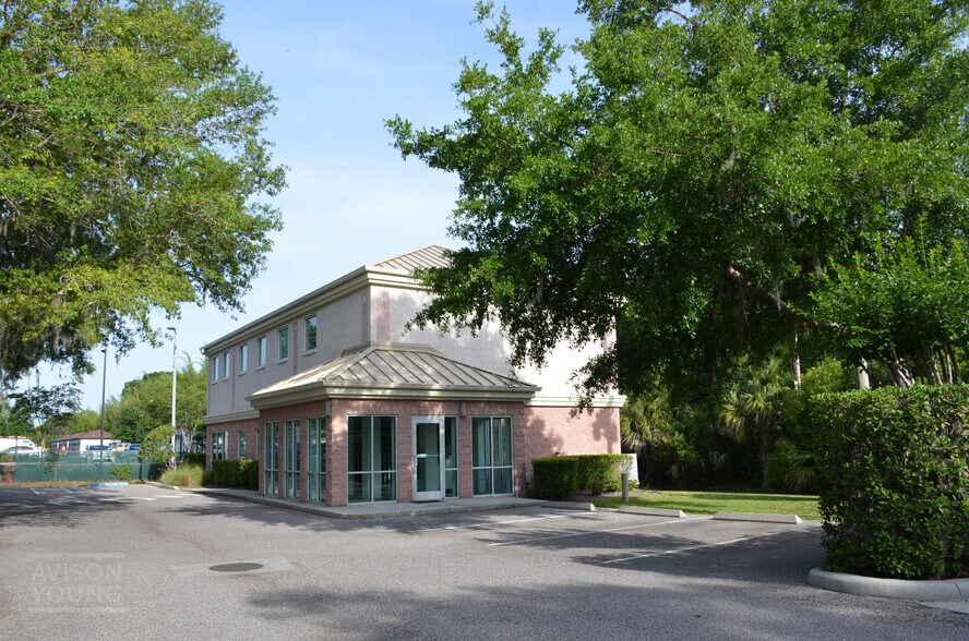 More Photos Of 665 W Warren Ave, Longwood Office For Lease