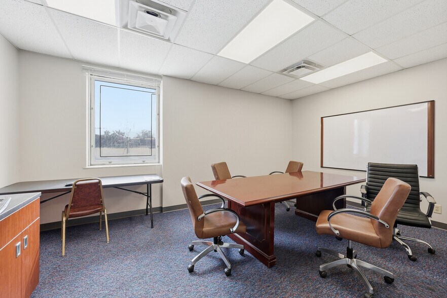 More Photos Of 899 E Broad St, Columbus Medical For Lease