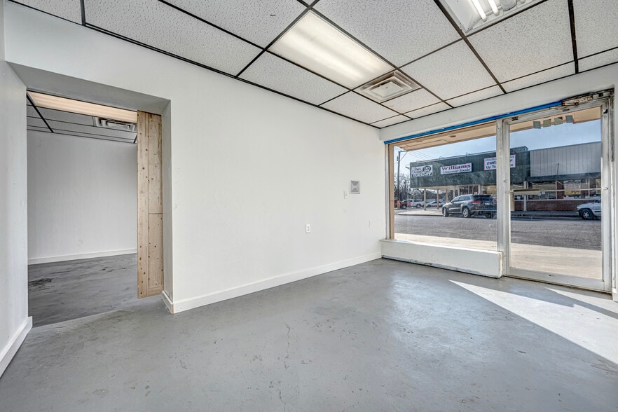 More Photos Of 209-211 S 5th St, Chickasha Storefront For Lease