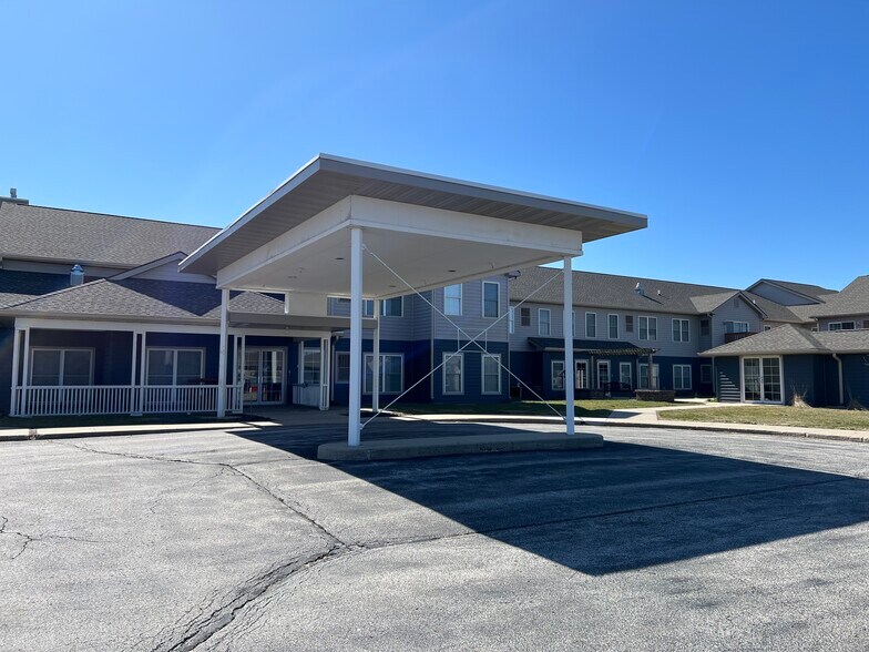 More Photos Of 908 N US Highway 69, Huxley Apartments For Sale