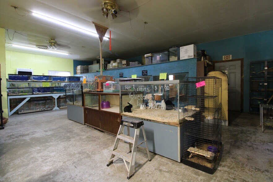 More Photos Of 245 E Toto Rd, Knox Freestanding For Sale