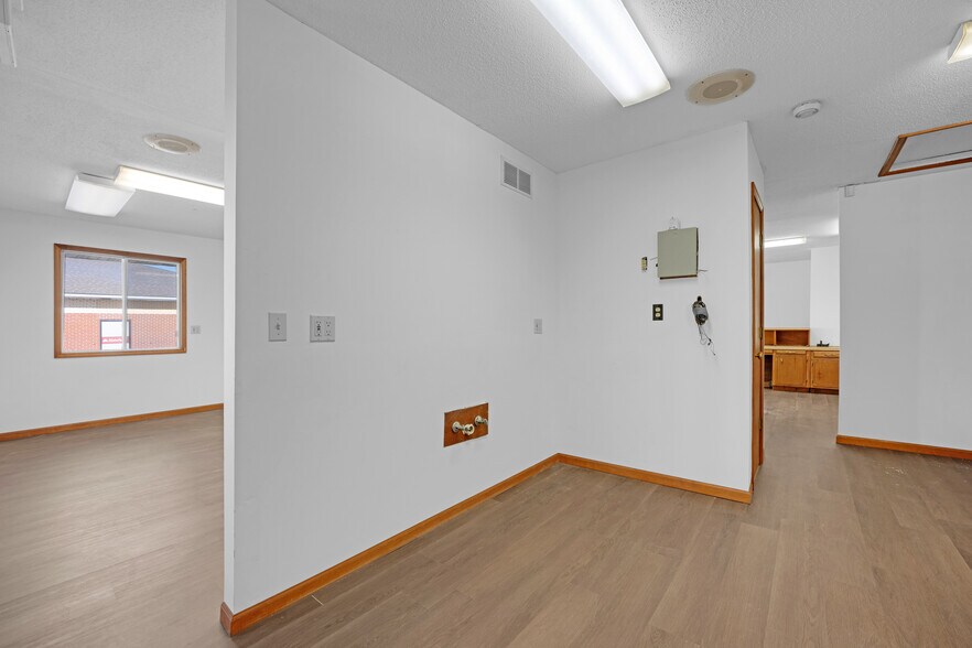 More Photos Of 804 Winchester Dr, Sedalia Medical For Sale