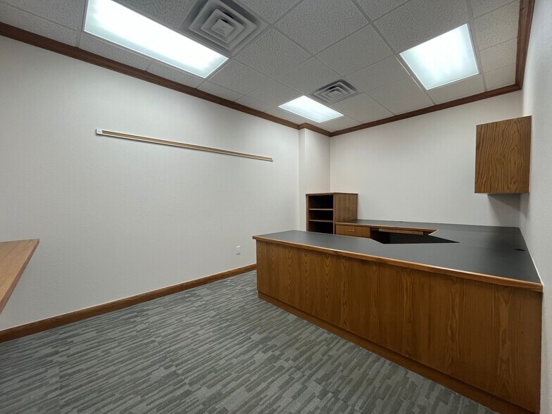 More Photos Of 10858 FM 346 W, Flint Office For Sale
