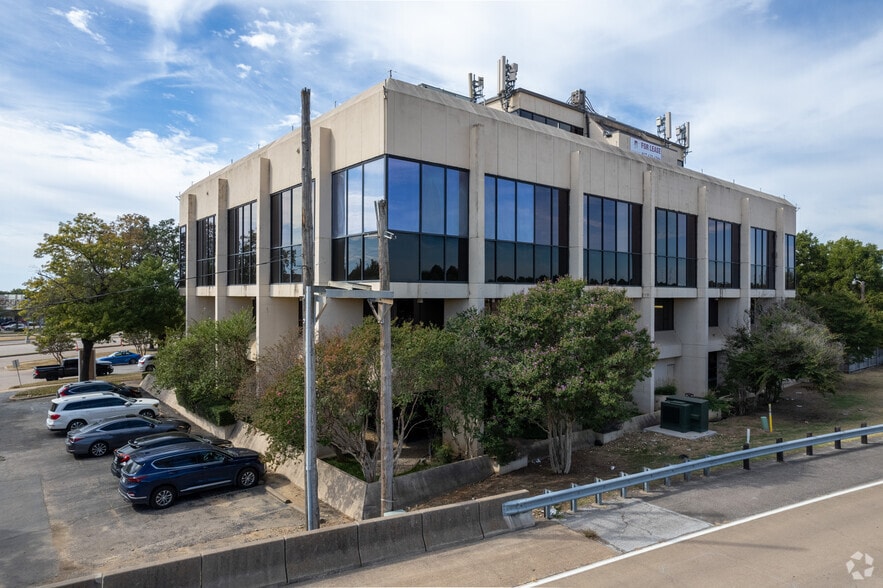 More Photos Of 5608 Malvey Ave, Fort Worth Loft Creative Space For Lease