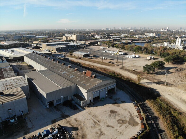 More Photos Of 601 McFarland St, Houston Warehouse For Lease