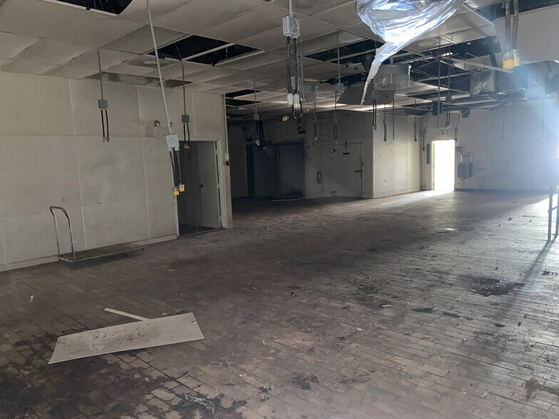 More Photos Of 5424-5428 25th St, Cicero Industrial For Sale