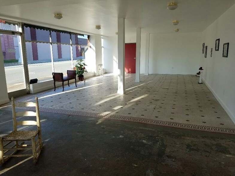 More Photos Of 736 S Main St, Burlington Freestanding For Sale