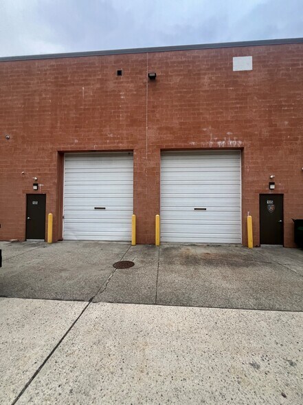 More Photos Of 7806 Braygreen Rd, Laurel Light Distribution For Lease