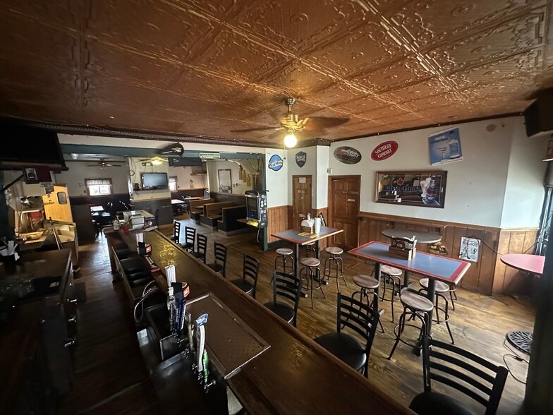 More Photos Of 2201 Hyde Park Blvd, Niagara Falls Restaurant For Sale