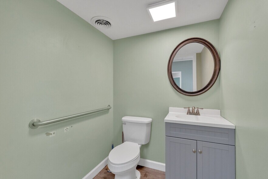 More Photos Of 401 E Myrtle, Johnson City Freestanding For Sale