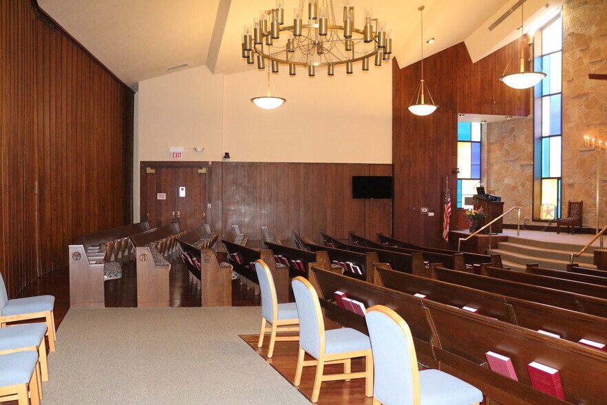 More Photos Of 1140 Governor St, Springfield Religious Facility For Sale