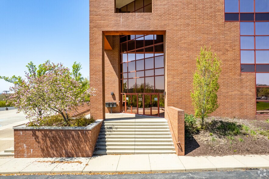 More Photos Of 615 Epsilon Dr, Pittsburgh Light Manufacturing For Lease