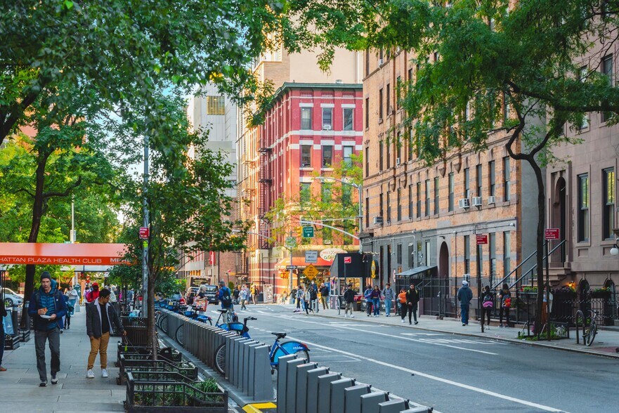 More Photos Of 451 W 43rd St, New York Multifamily For Sale