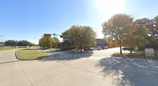 More Photos Of 817 Greenview Dr, Grand Prairie Showroom For Lease