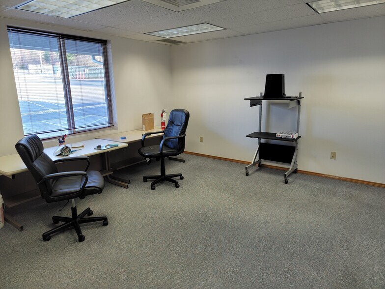 More Photos Of 16371 E State Route 3, Allyn Distribution For Lease