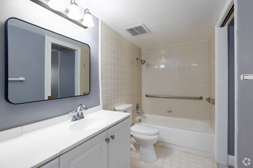 More Photos Of 180 Royal Palm Dr, Kissimmee Apartments For Sale