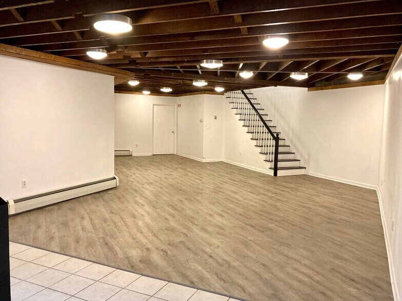 More Photos Of 116 Main St, Biddeford Storefront Retail Residential For Lease