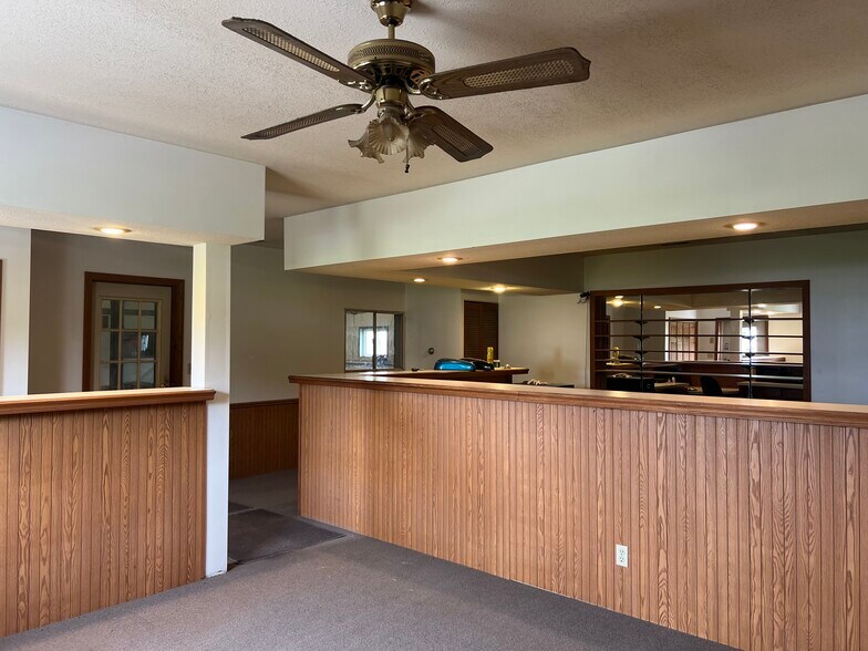 More Photos Of 202 N. Sixth St, Altamont Industrial For Sale