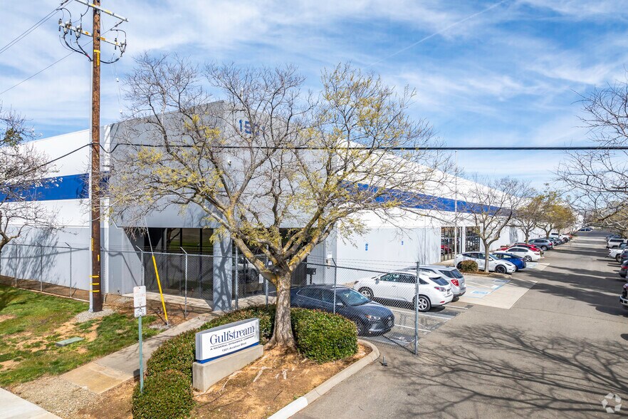 More Photos Of 1501 Aviation Blvd, Lincoln Warehouse For Lease