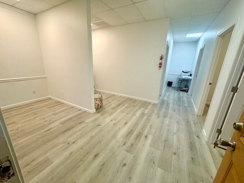 More Photos Of 108 W Smith St, Gallatin Showroom For Lease