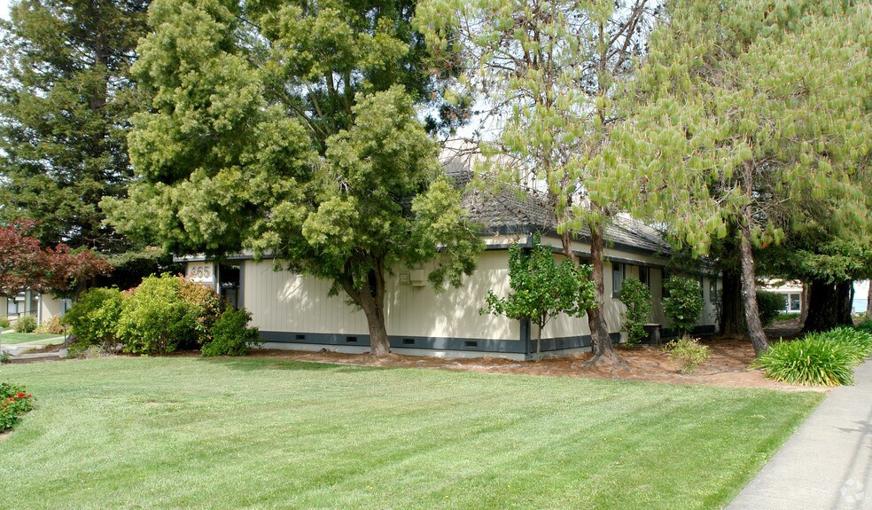 More Photos Of 465 March Ave, Healdsburg Medical For Lease