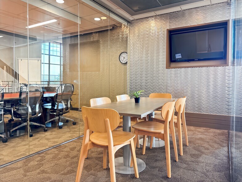 More Photos Of 11650-11670 Fountains Dr, Maple Grove Coworking Space